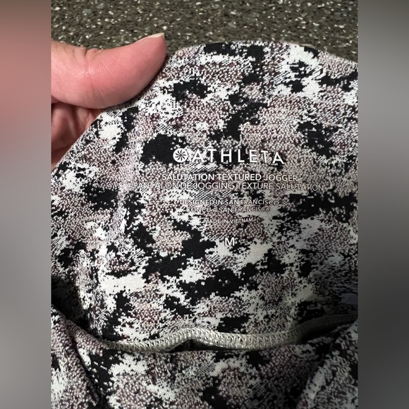 LIKE NEW Athleta Salutation High Rise Jogger | Yoga | Casual | Fall | Cozy - Picture 12 of 14